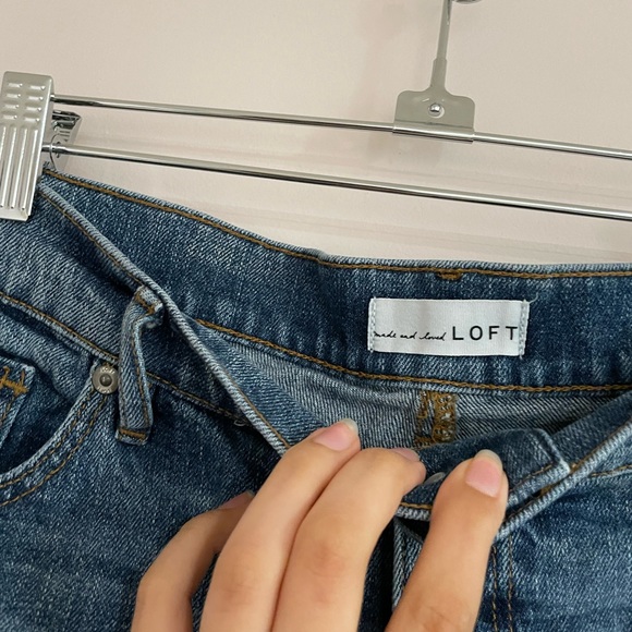 Loft Distressed High Rise Shorts Size 8 - Picture 2 of 5